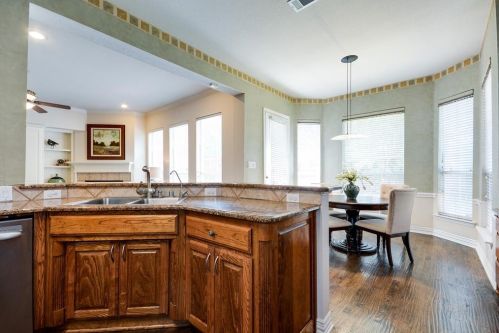 4604 Deer Valley Ln, Richardson TX  75082-3872 exterior