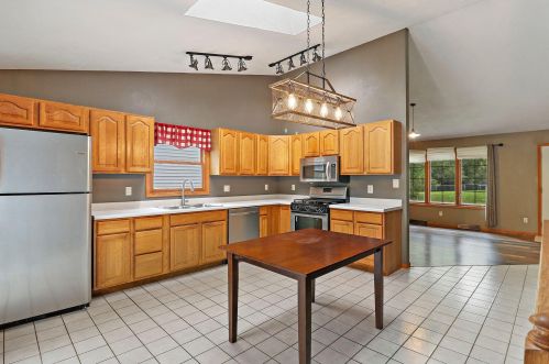 9207 8 Ave, Kenosha WI 53158-5242 exterior