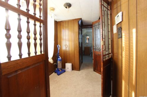 261 Gotham Ave, Floral Park NY  11003-2105 exterior