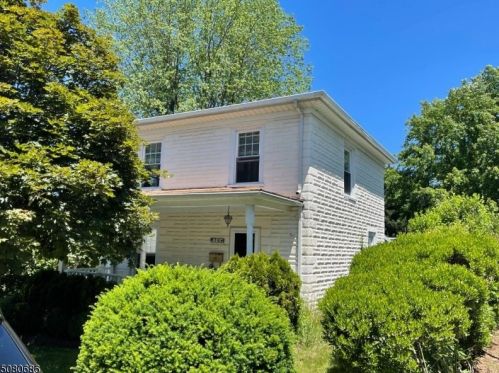 30 Barone St, Netcong, NJ 07857-1630