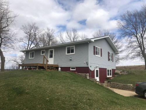 5094 Alburnett Rd, Waubeek, IA 52214-9725