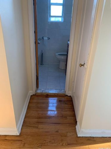 7265 Little Neck Pkwy, Floral Park, NY 11004-1128