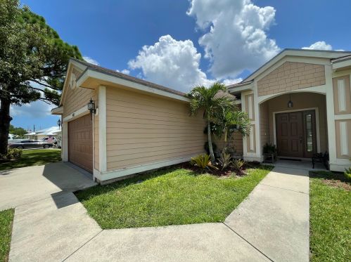 442 Airview Ave, Fort Pierce, FL 34984-5147
