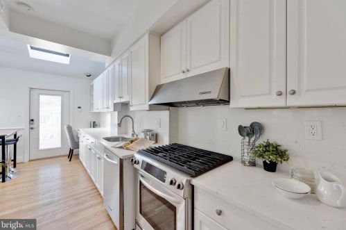 2815 Cathedral Ave, Washington DC 20008-4122 exterior