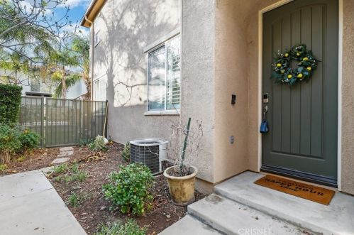 28421 Mirabelle Ln, Santa Clarita CA  91350-3240 exterior