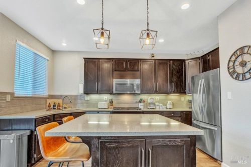 667 Poppy Cir, Vacaville CA  95687-7252 exterior