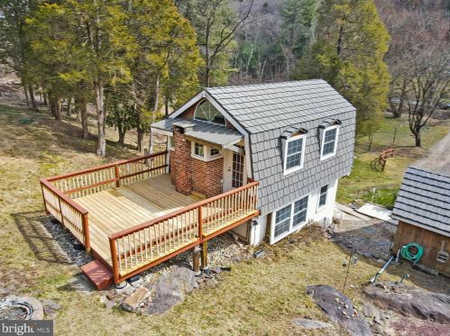 2695 Hemlock Dr, Palmerton PA  18071-9408 exterior