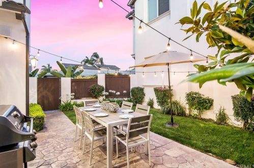 2204 Bataan Rd, Redondo Beach, CA 90278-1405
