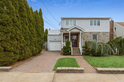706 Bryant Ave, New Hyde Park, NY 11040-3015
