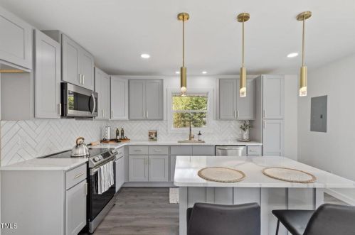 1412 Ashe St, Burlington NC  27217-2810 exterior