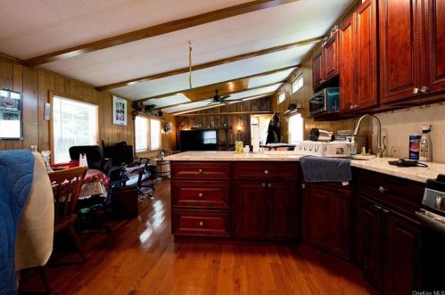 43 Indian Lake Rd, Ferndale NY  12734-4106 exterior