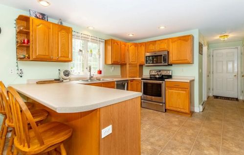 15 Chabot St, Somersworth NH  03878-1302 exterior