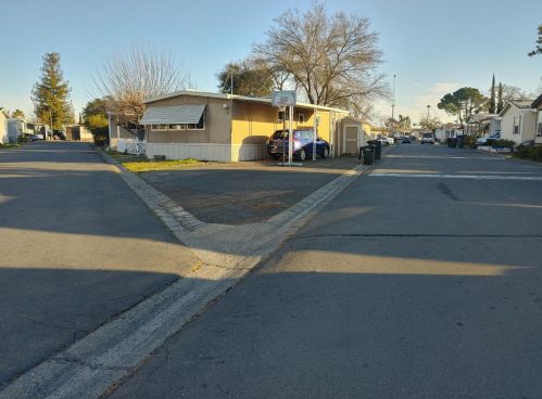 5036 Williamsburg Ln, North Highlands, CA 95660-5437