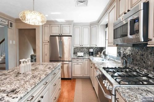 355 Corona Pl, Ridgewood NJ  07450-2801 exterior