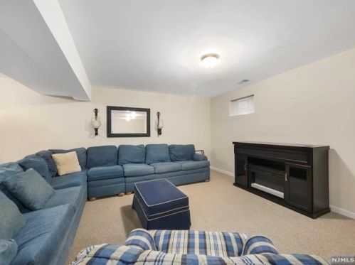 5 River Dell, Oakland NJ  07436-2302 exterior