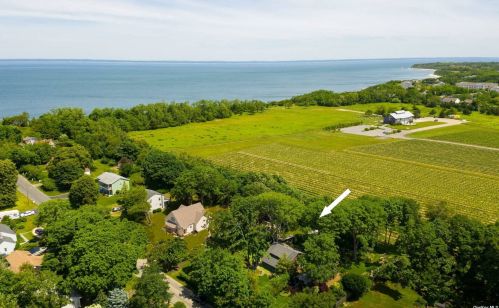 44 Sound Dr, Greenport NY  11944-1007 exterior