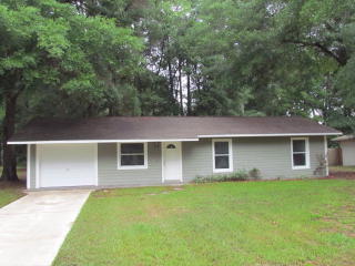 108 6th St, Chiefland, FL 32626-1030