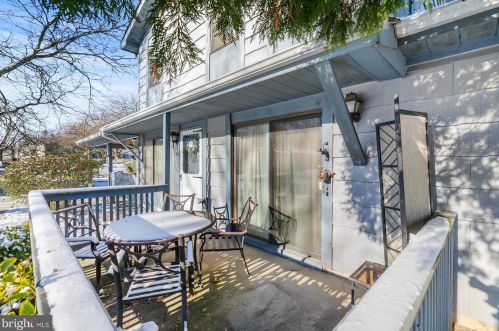 16 Maplewood Ct, West Deptford NJ  08066-2404 exterior