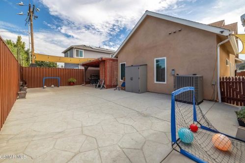 4376 Ish Dr, Simi Valley CA  93063-2945 exterior