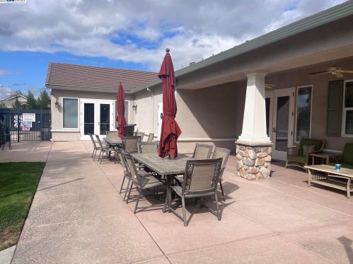 1677 Red Sky Way, Ripon CA  95366-9349 exterior