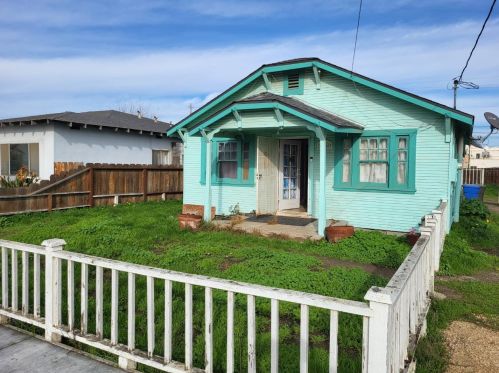 220 9th St, Greenfield, CA 93927-5100