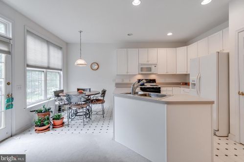 6 Almond Ct, Miquon, PA 19444-2500
