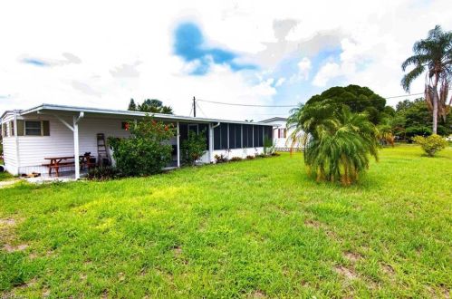 4743 Sandpiper Dr, Saint James City FL  33956-2810 exterior