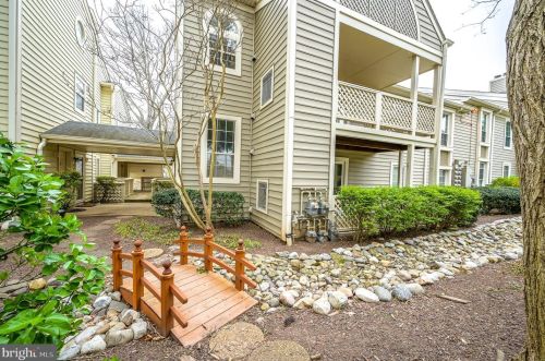 7773 Willow Point Dr, Falls Church, VA 22042-7535