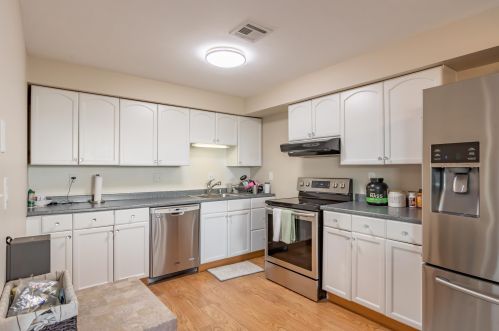 256 Stonebridge Dr, Nashua NH  03063-5097 exterior