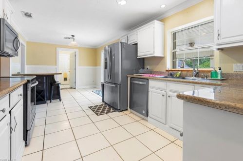 3400 25th Ave, Naples FL  34117-7122 exterior
