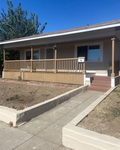 135 Stockton St, Manteca, CA 95337-5638