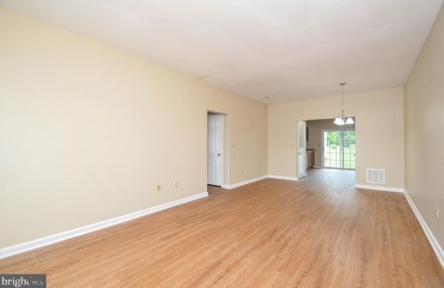 210 Huntington Ln, Easton, PA 18040-8485