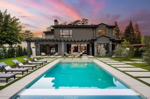 4508 Haskell Ave, Van Nuys CA  91436-3148 exterior