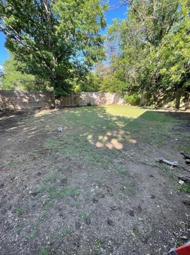 104 Floyd St, Waxahachie, TX 75165-1810
