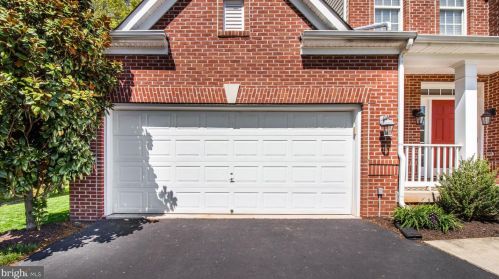 15224 Santander Dr, Gainesville, VA 20155-1835