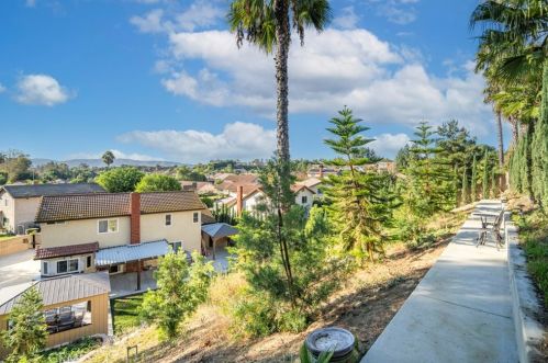 1090 Heaton Moor Dr, Walnut CA  91789-4329 exterior