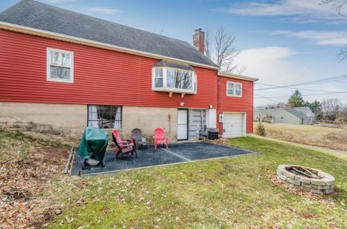 11 Peter Parley Row, Kensington CT  06037-3123 exterior