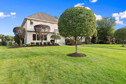 19 Standish Dr, Tinton Falls, NJ 07712-3210