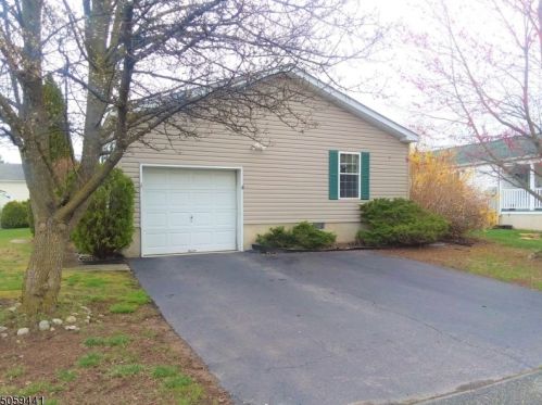 10 Twilight Trl, Belvidere NJ  07823-2906 exterior
