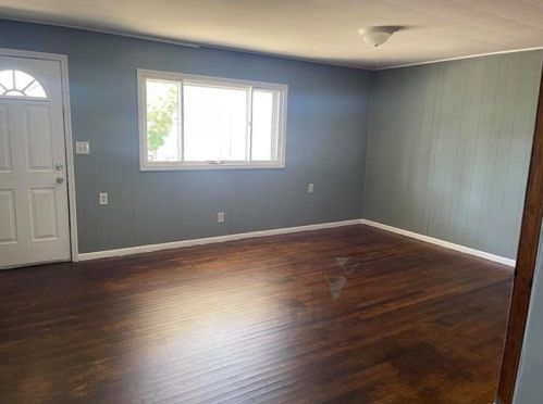 521 Emerson Ave, Hermitage, PA 16121-1831