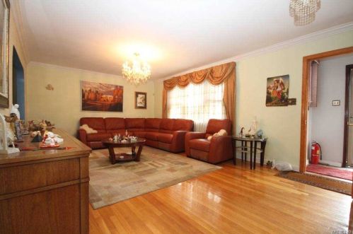 148-09 84th Dr, Jamaica, NY 11435-1842