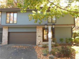 7032 Windward Hills Dr, Cleveland, OH 44141-2441