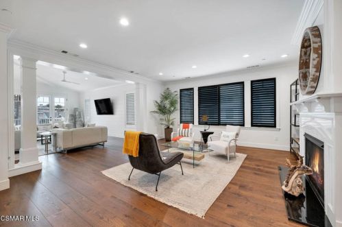 820 Mandalay Bch Rd, Oxnard CA 93035-1078 exterior