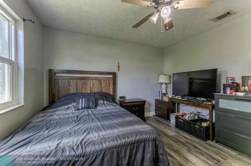 2399 Floresta Dr, Fort Pierce FL  34984-5218 exterior