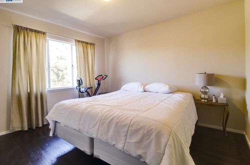 6171 Brookside Ave, Oakland CA 94618-1828 exterior