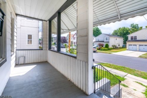403 9th Ave, Roselle, NJ 07203-2127