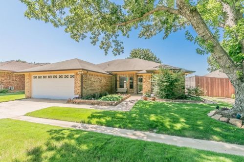 3514 Cliff Oaks Dr, Denton, TX 76210-1800
