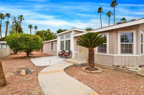 502 Cerritos Way, Cathedral City CA  92234-1617 exterior
