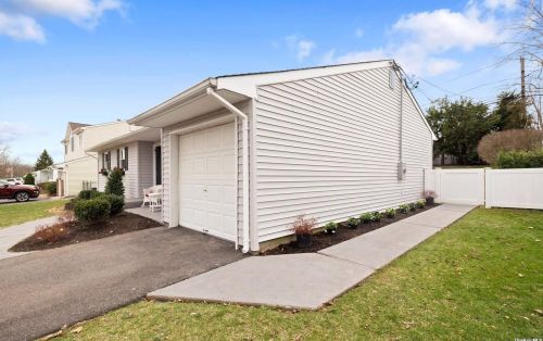 40 West Dr, San Remo NY  11754-3815 exterior