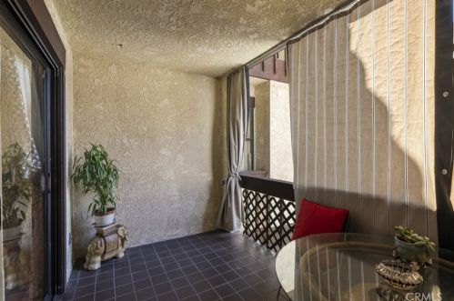 805 Chestnut St, Glendale CA 91205-2501 exterior